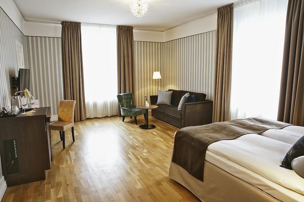 Skara Stadshotell Екстер'єр фото