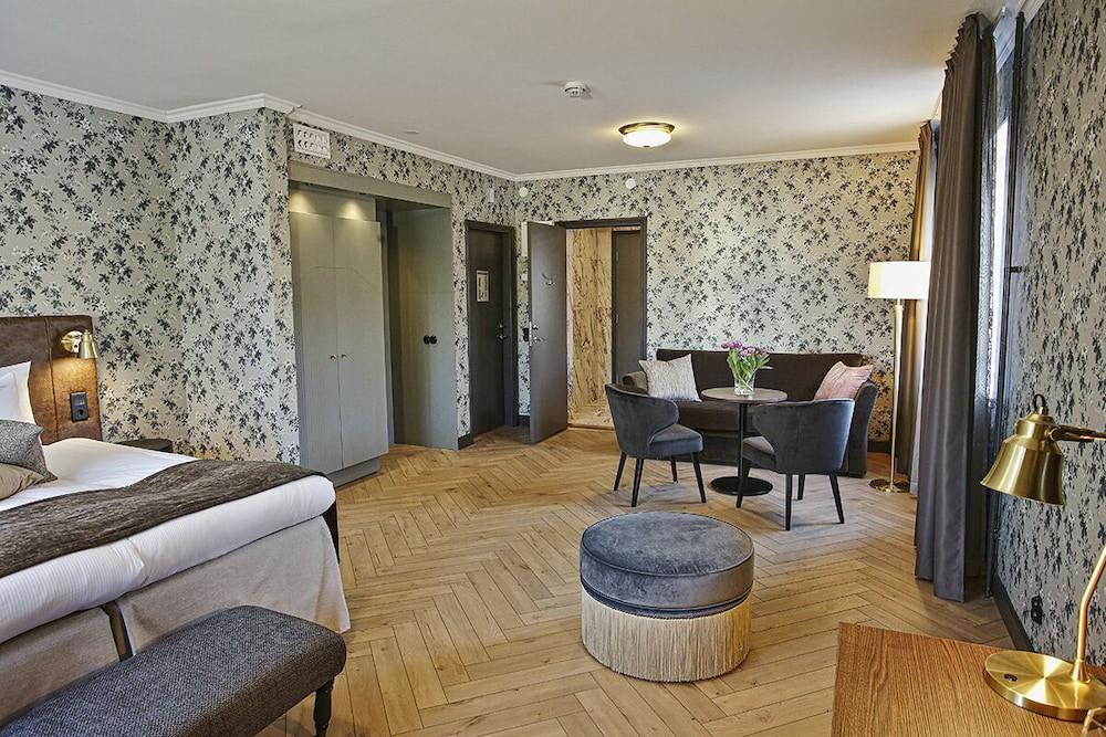 Skara Stadshotell Екстер'єр фото