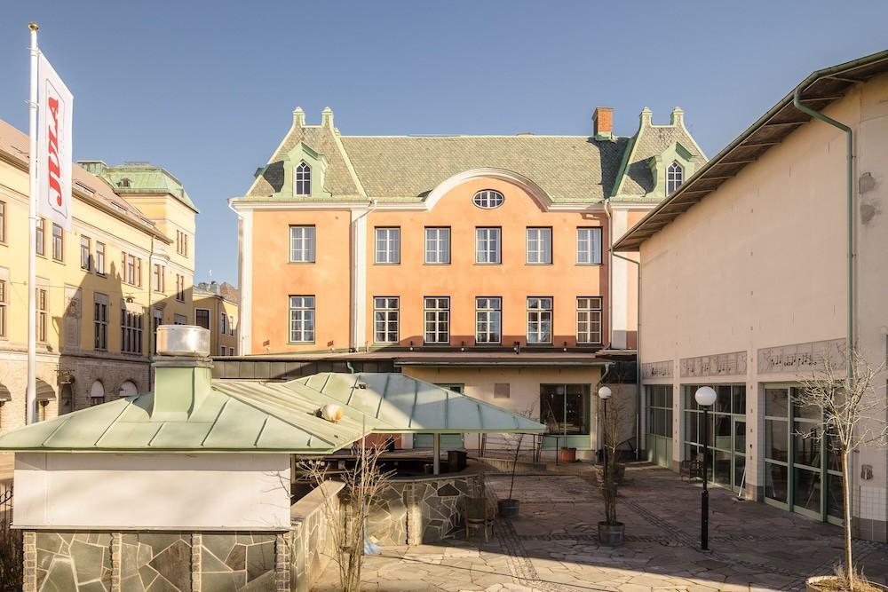 Skara Stadshotell Екстер'єр фото