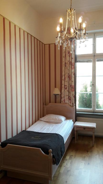 Skara Stadshotell Екстер'єр фото